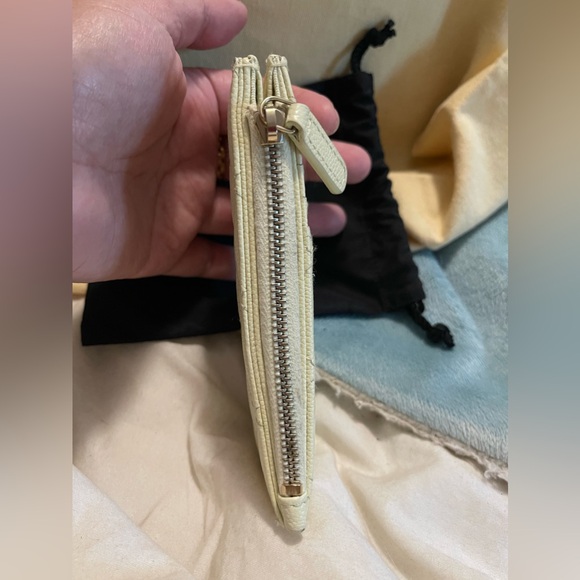 ❤️SOLD❤️ Auth CHANEL Flap Zip Card Holder in Light Yellow Quilted Caviar Leather - Picture 6 of 7